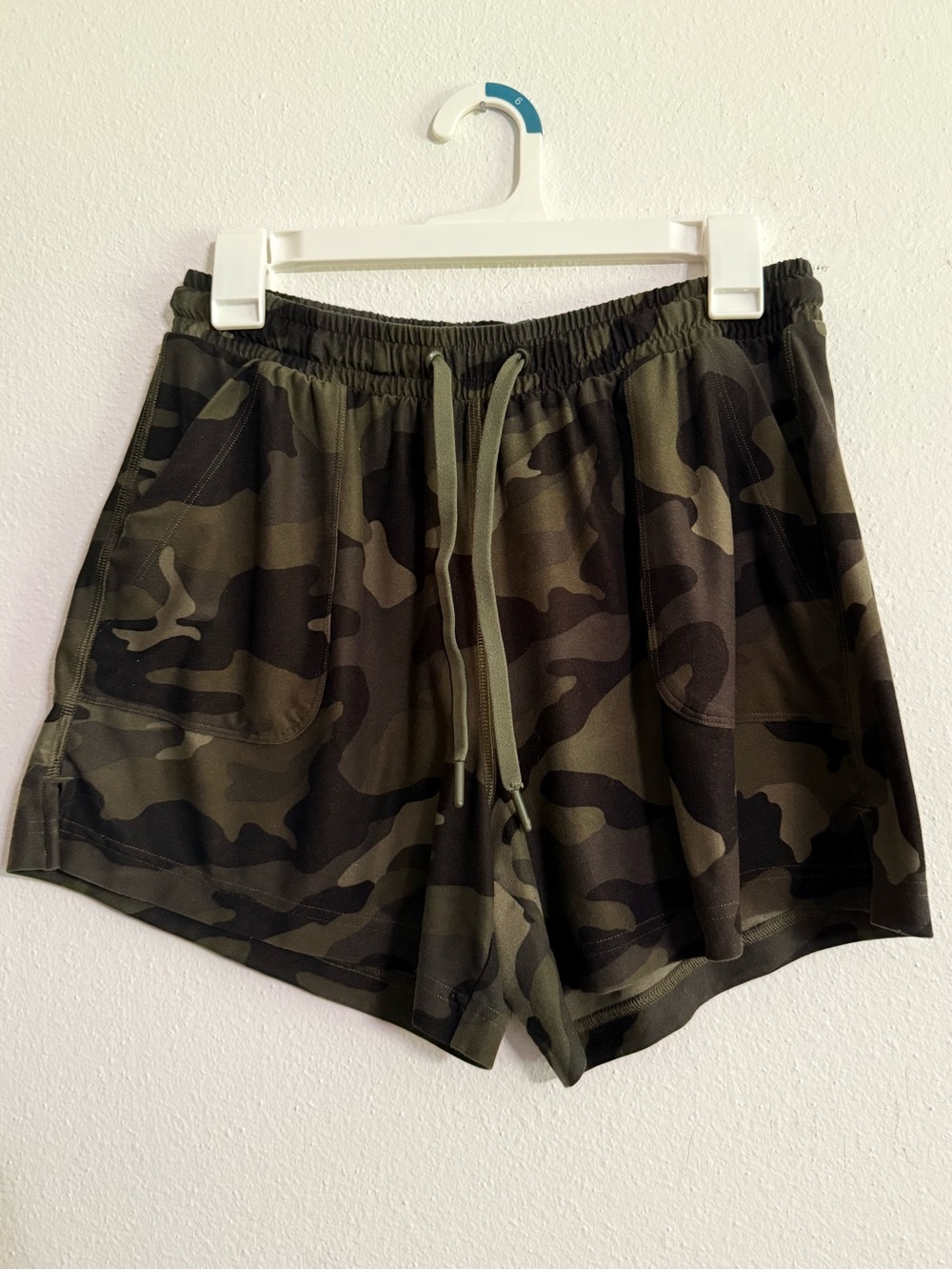 ☀️ Old Navy • Camouflage Drawstring Shorts - Olive Camo • Womens Small